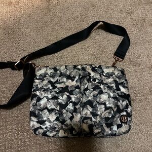lululemon athletica Abstract Black and Cream Messenger Bag